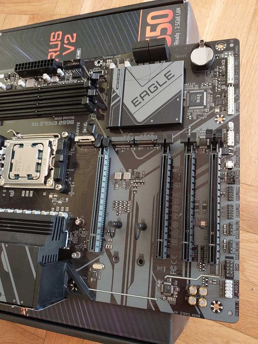 НОВ AMD Ryzen 5 9600X + Gigabyte B650 Eagle AX Wi-Fi