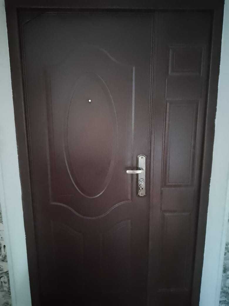 Продам б/у металлическую двустворчатую дверь
