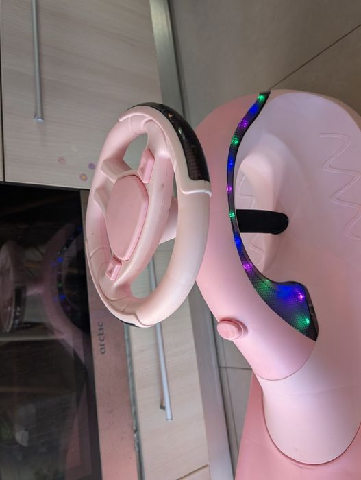 Mașinuță fara pedale cu lumini și sunete