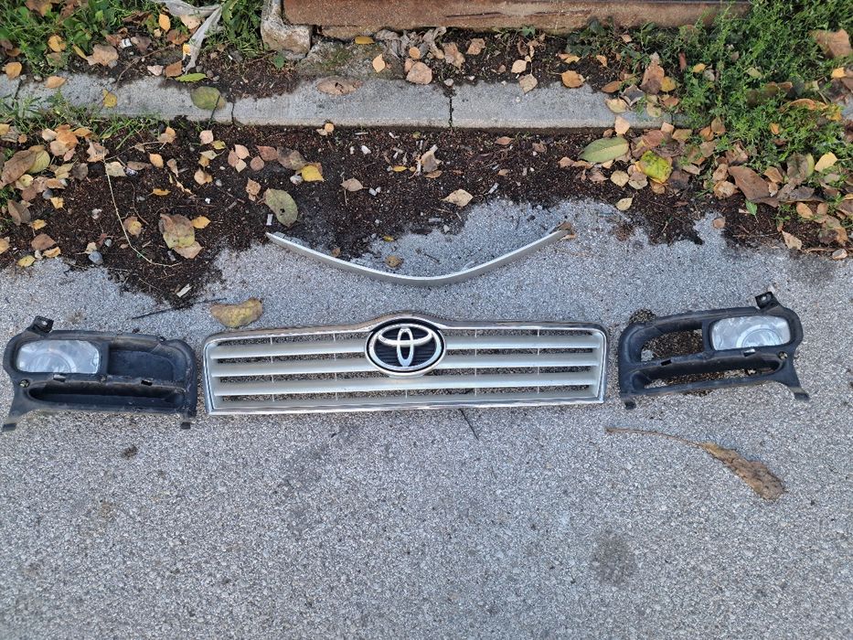 Предна решетка и халогени за Тойота Авенсис