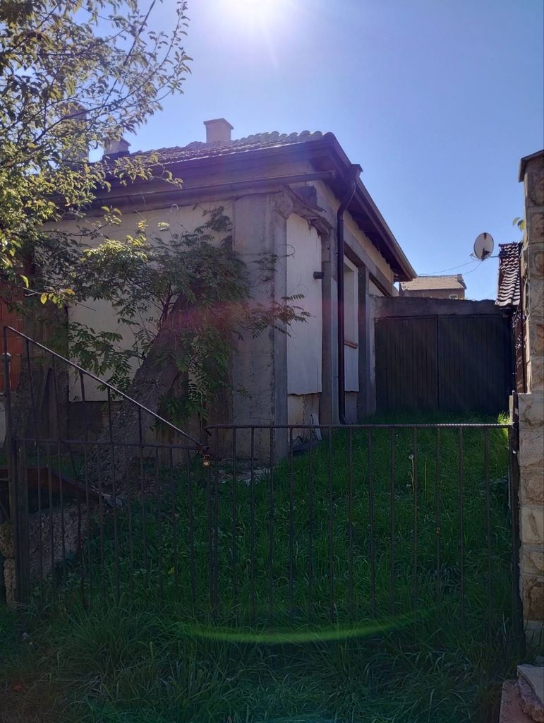Продава се Къща в Перник, Пригаров район - 85 кв.м за 1530 €/кв.м - Снимка #1