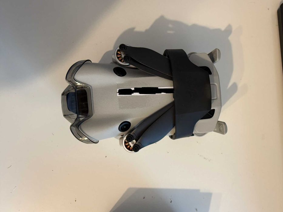 Drona DJI Mini 4 Pro Fly More Combo, garantie aug 2027 si Care Refresh