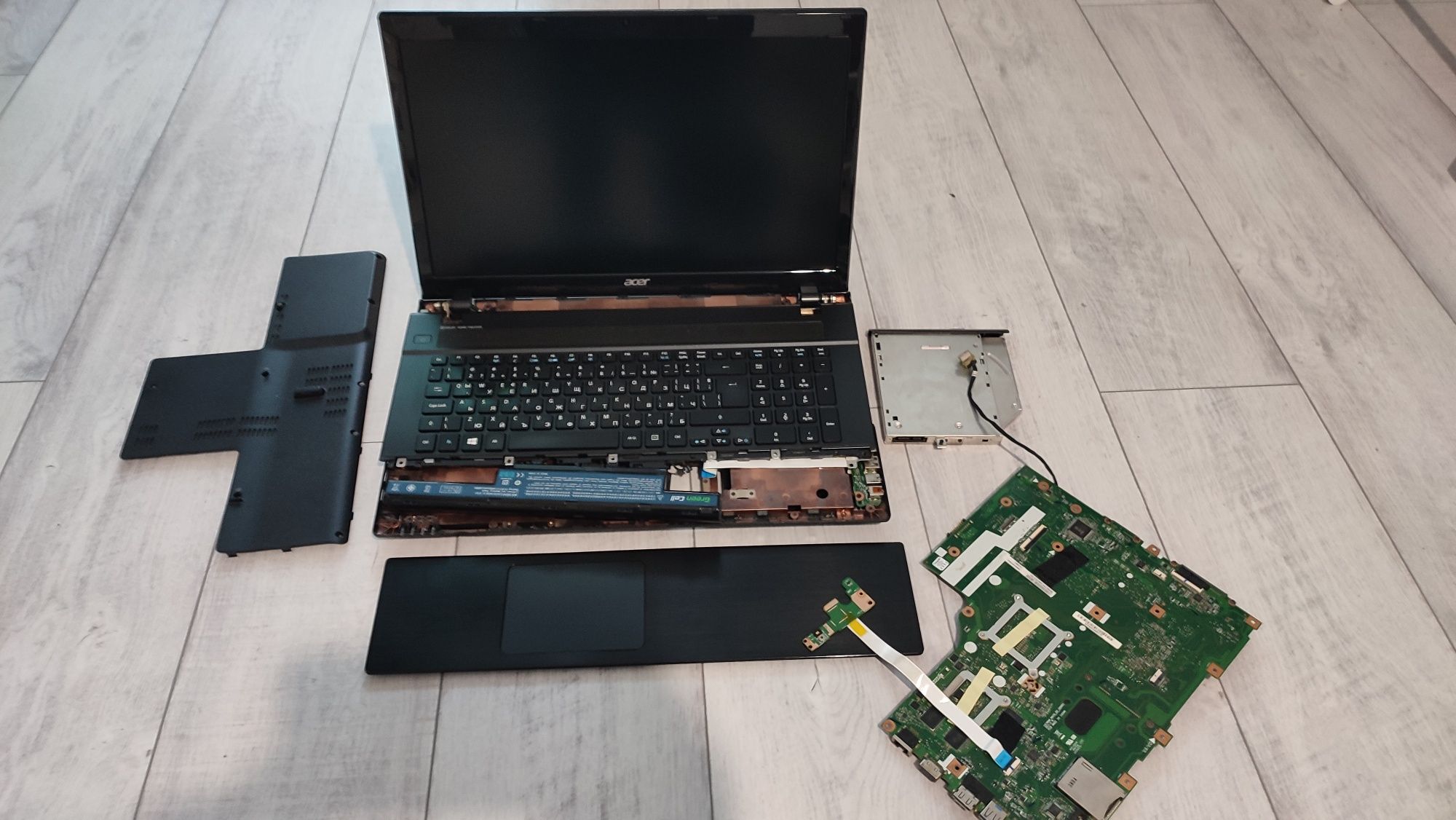 Acer Aspire V3-772G на части