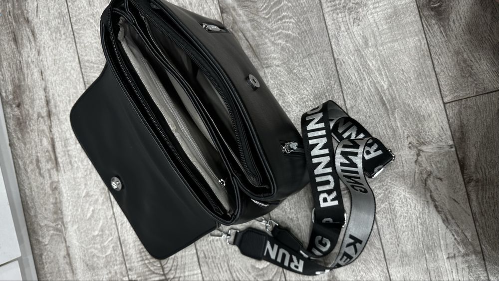 Продам женскую сумочку