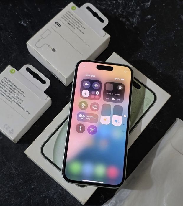 Vand / Schimb IPhone 15 Green 128 GB Impecabil