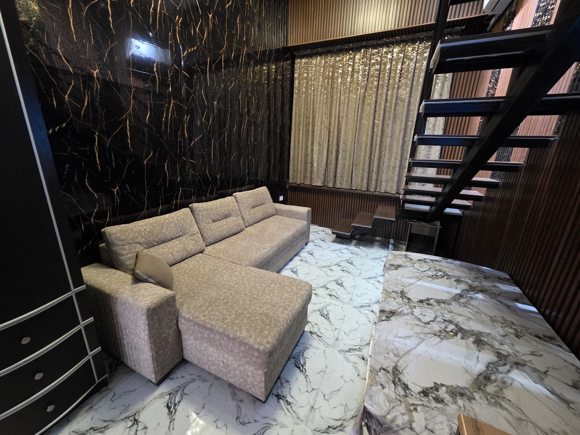 Daily for rent penthouse in Tashkent. Not far from the Airport
