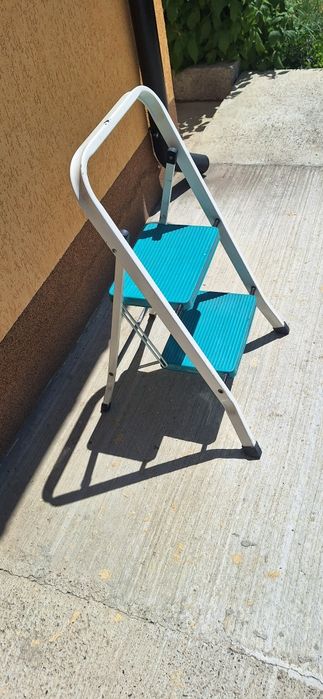 Vând scara utilitara pentru orice lucru care doriți sa faceți în casa.