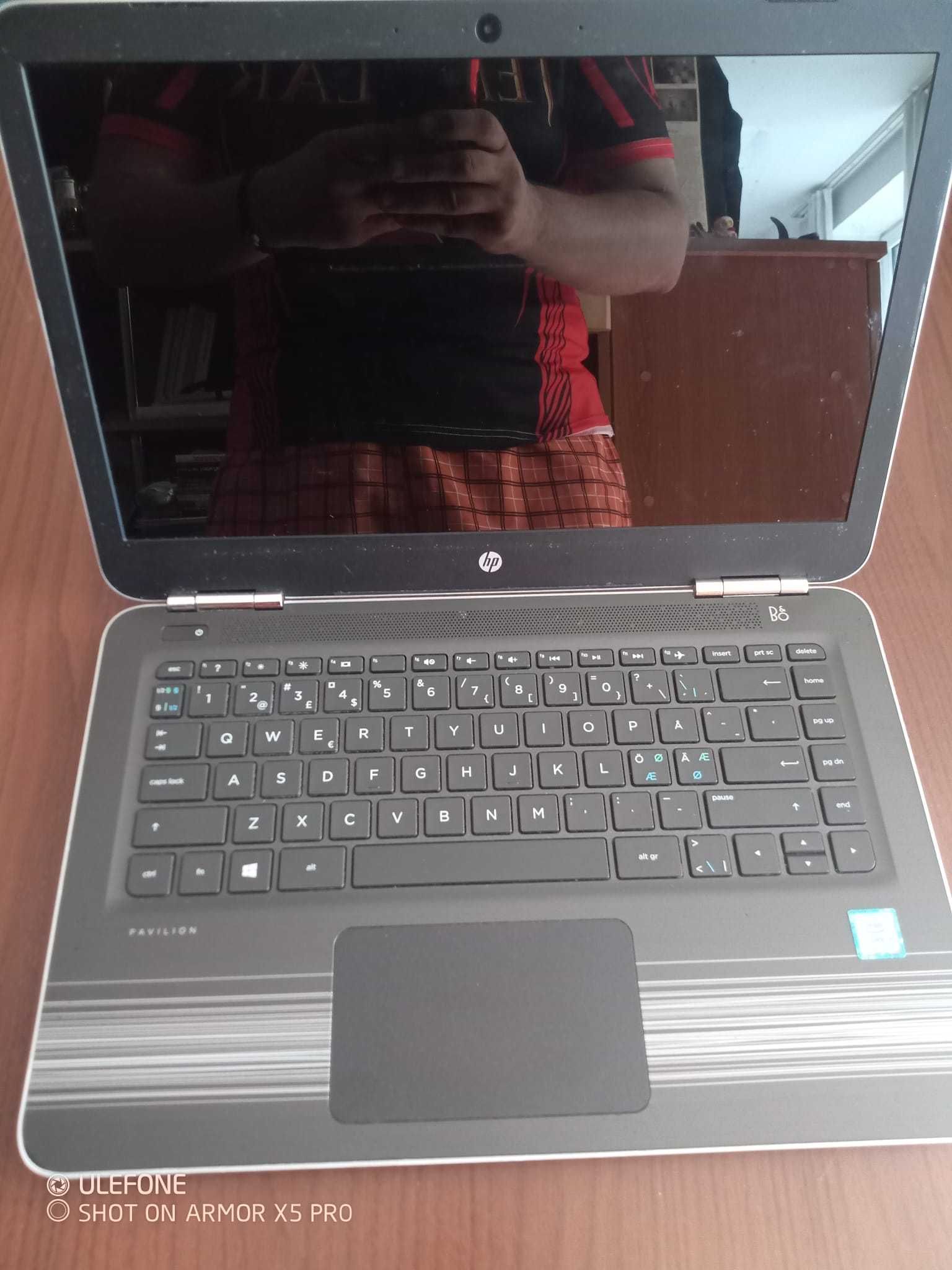 Vand laptop HP IMPECABIL doar 600 lei