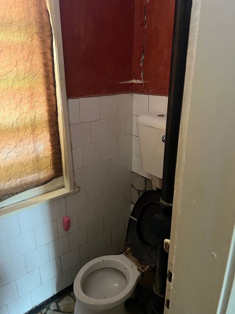 Дава се под наем Тристаен апартамент в Казанлък - 110 кв.м за 229.5 € - Снимка #4