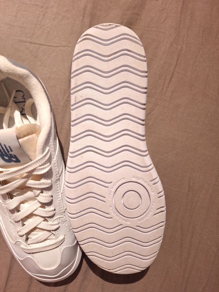 Adidași  New Balance