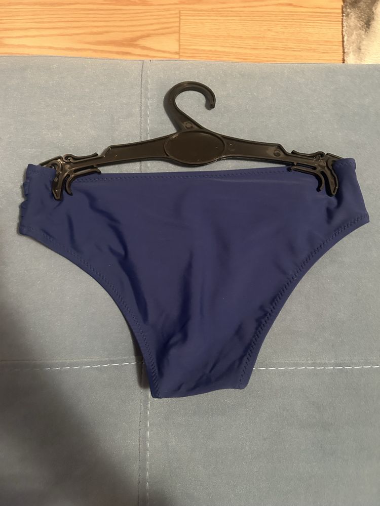 Costum de baie nou cu eticheta