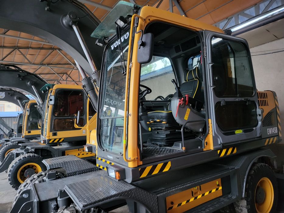 Karea dan Volvo 145 zurlari keldi