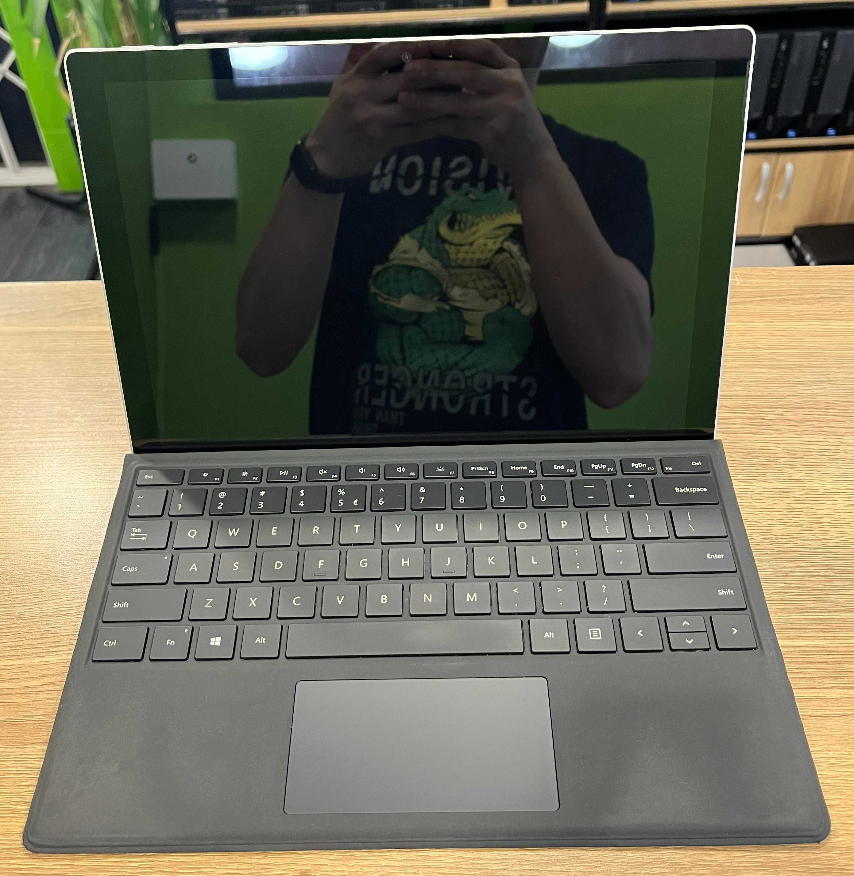 MICROSOFT SURFACE PRO 7. Core I7-1065G7 1.3/3.9 GHz. 16/512 GB