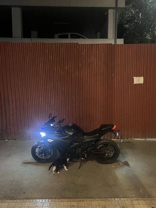 Продается мотоцикл YAMAHA r3  электро