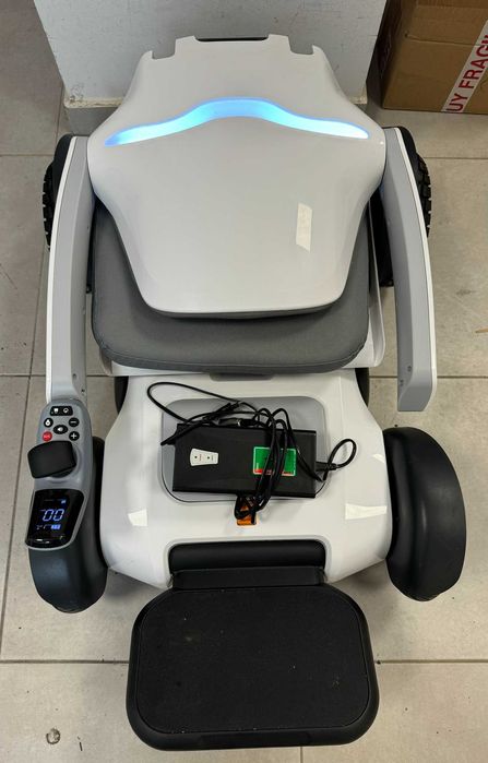 Scaun pentru persoane cu dizabilitati  Robooter X40