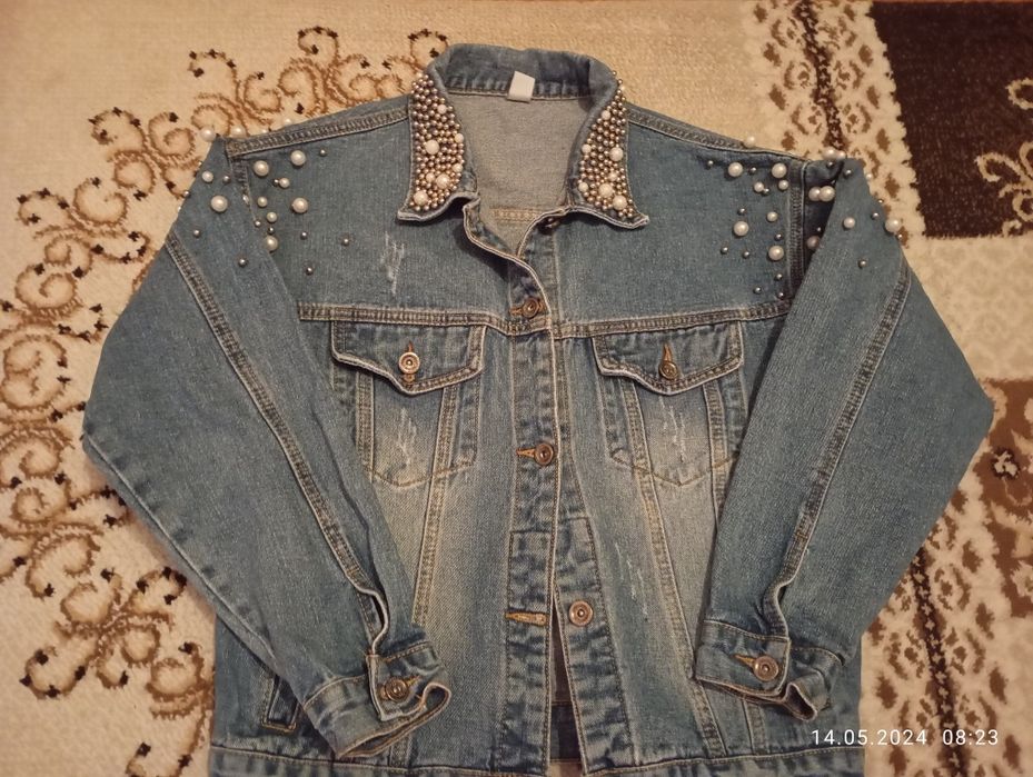 Срочно продам джинсовку за 2000тг размер 44,46
