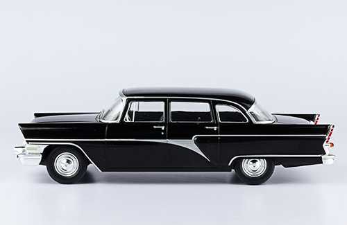 ГАЗ 13 "Чайка" 1959 - мащаб 1:24 на WhiteBox моделът е нов в кутия