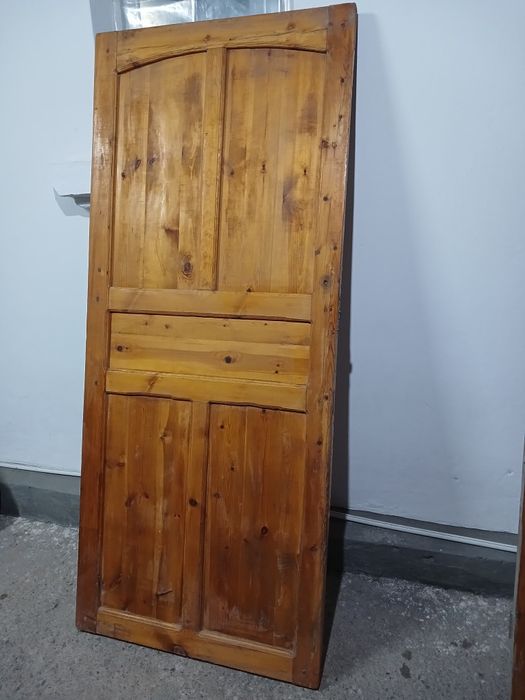 Двери деревянные 2шт.