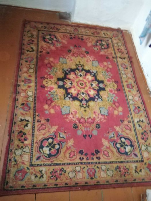 Продам ковры размер 1,5х2,0м б/у
