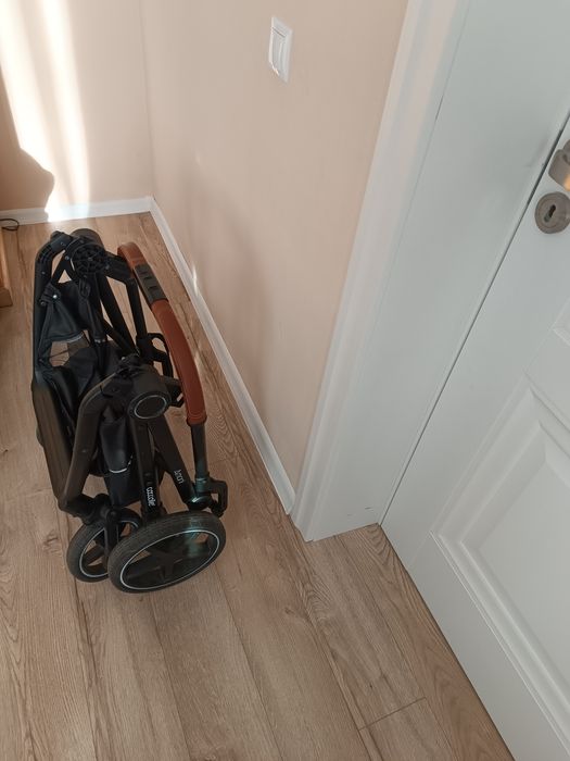 Vând cărucior 3 in 1