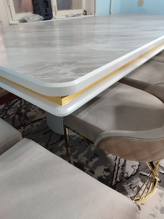 Продам стол новый