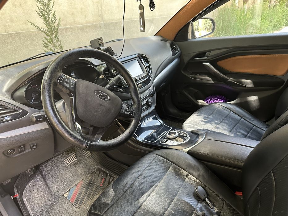 Lada vesta 2017 god gaz-benzin 1,6 motor 95000 km xoroshom sostoyaniye