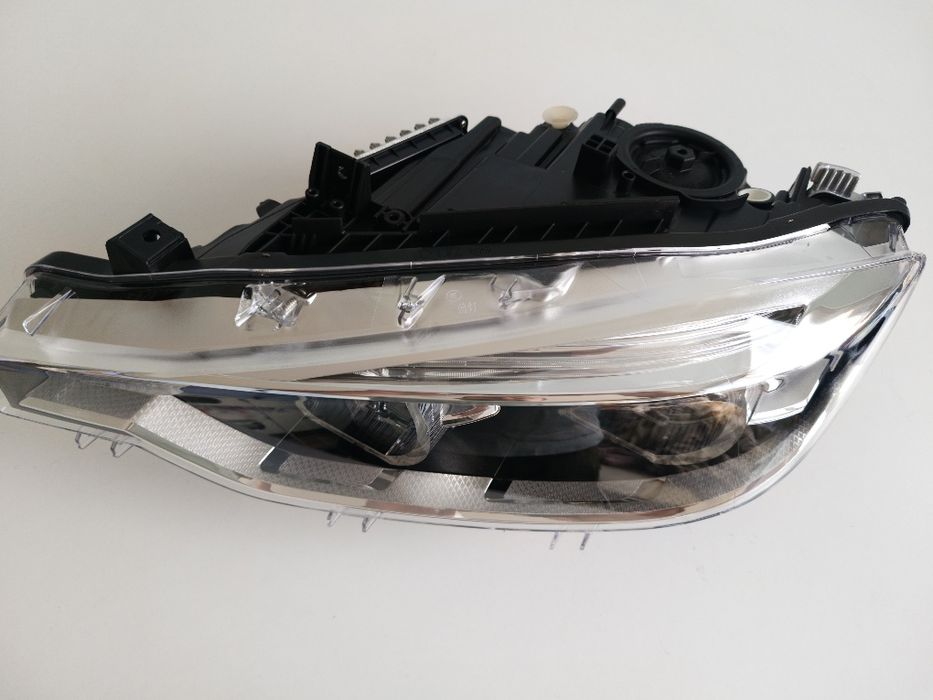 Пълен комплект фарове BMW F30,F31 LCI ФЕЙСЛИФТ