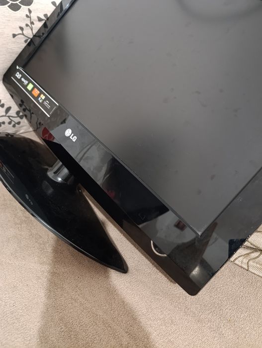 Vând tv LG defect