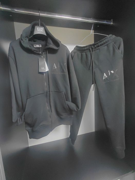 Trening barbati Armani!