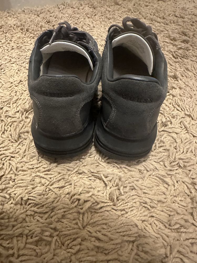 Здравейте! Продавам обувки на “Guess” ,които са без забележка!