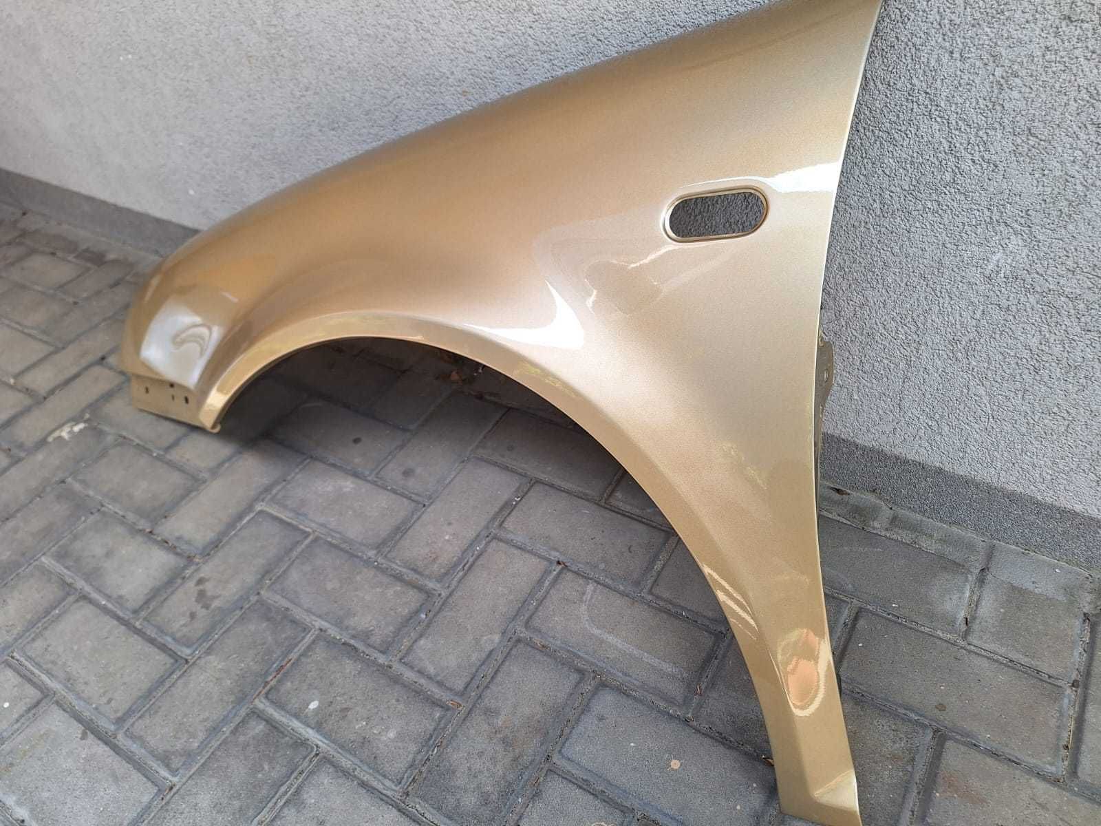 Aripa Fata Stanga VW Golf 4/IV An 1998-2004 Vopsita Auriu