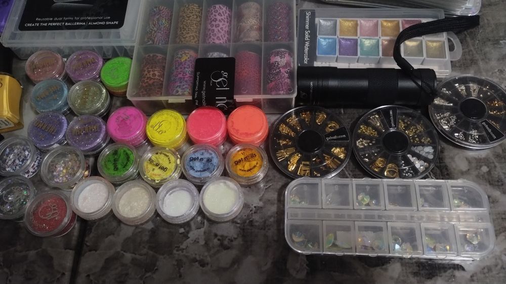 Vând tot ce se vede