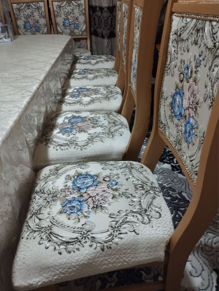 Mehmonxona uchun yangicha stol-stul