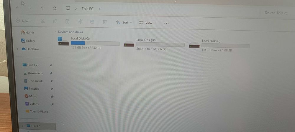 Продавам лаптоп ,, Dell Latitude " I-5 , 2 tb harddrive