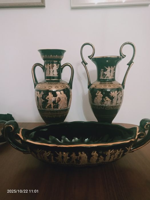 Горка в гостиную и комплект посуды