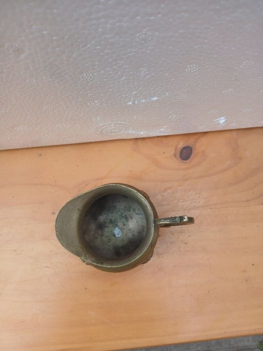 Vas vechi pentru zahar , dulceața din bronz model deosebit