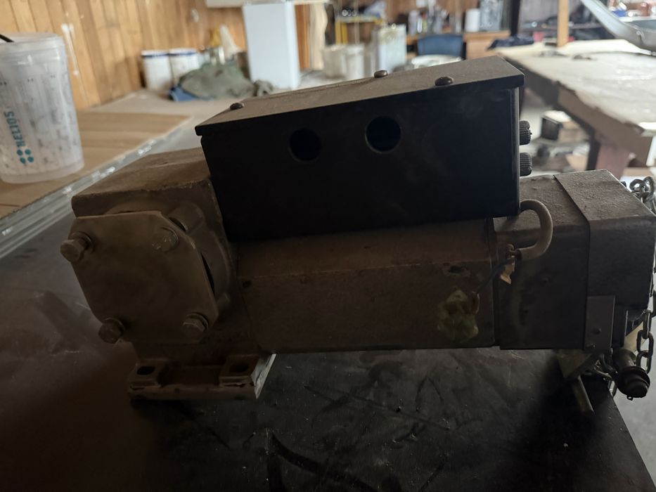 Секцииони врати за хале с двигатели