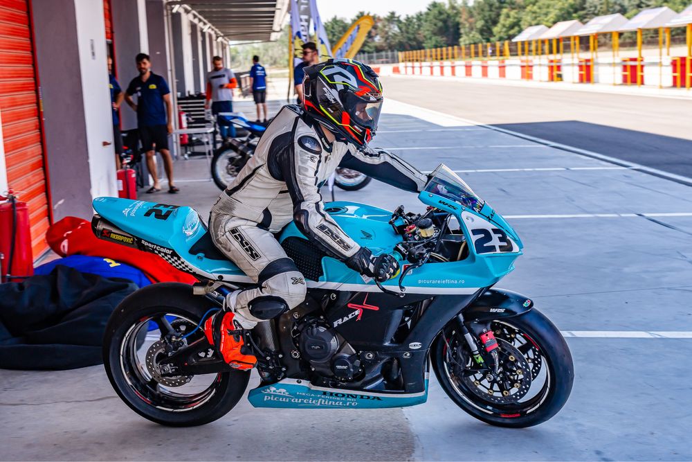 Honda cbr 600rr hrc De pista motor in revizie