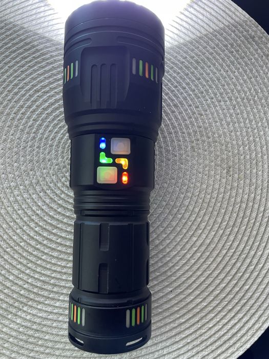 LANTERNA TURBO LASER cu iluminare pe distanta de 1800 m si autonomie m