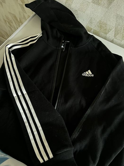 новый костюм adidas