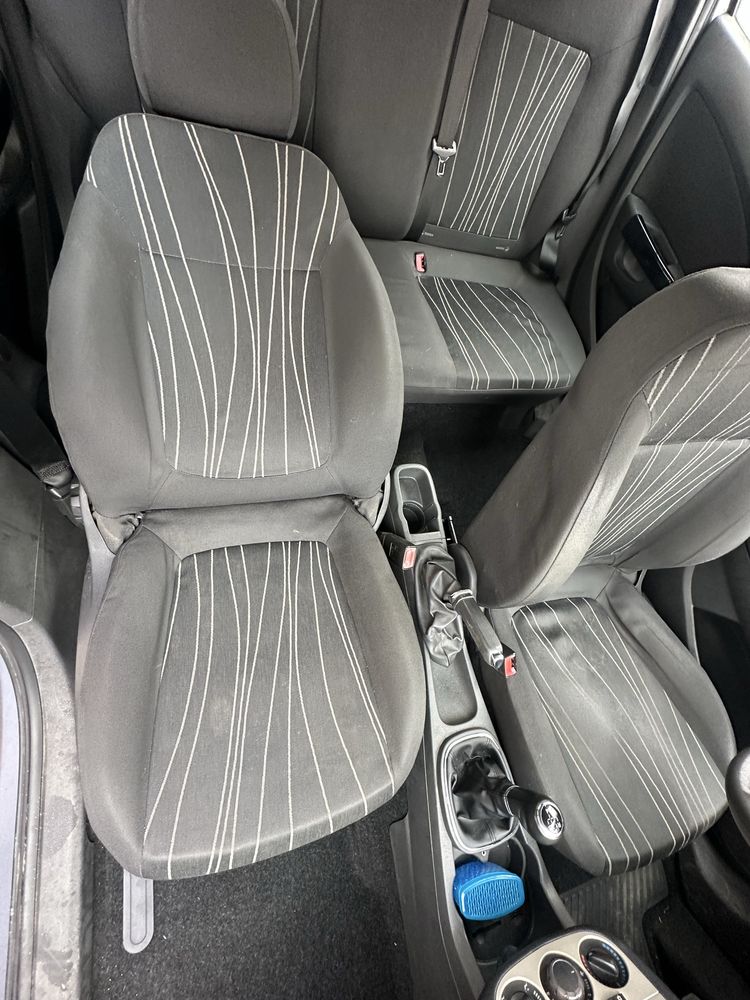 Detailing auto si curatarea mobilierului tapitat