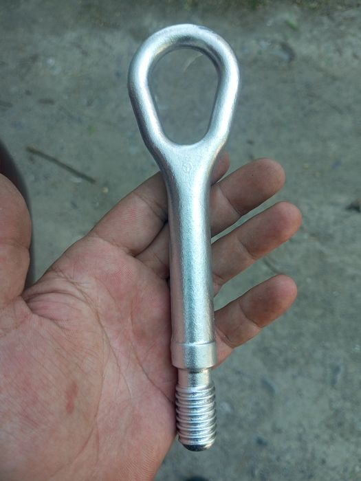 Крюк буксировочный