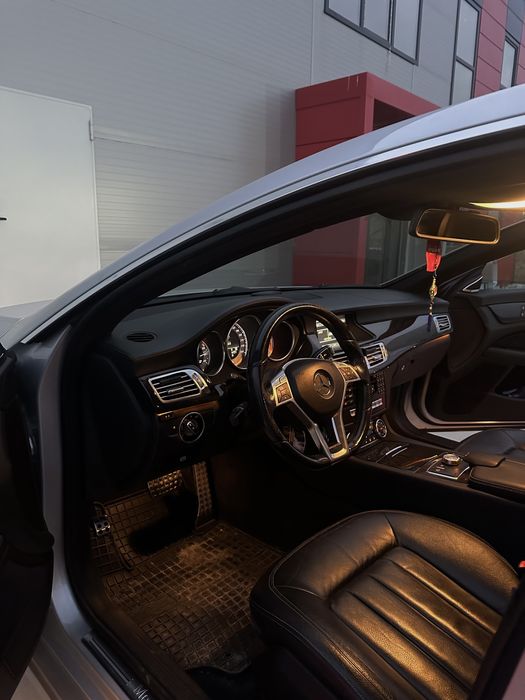 Mercedes benz CLS 2011