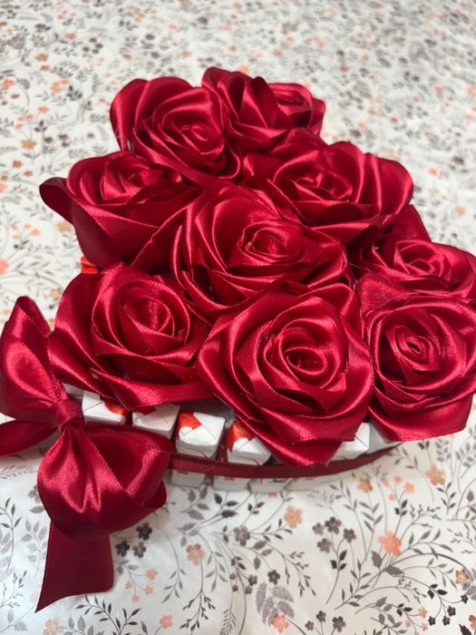 Атласные розы  и киндер