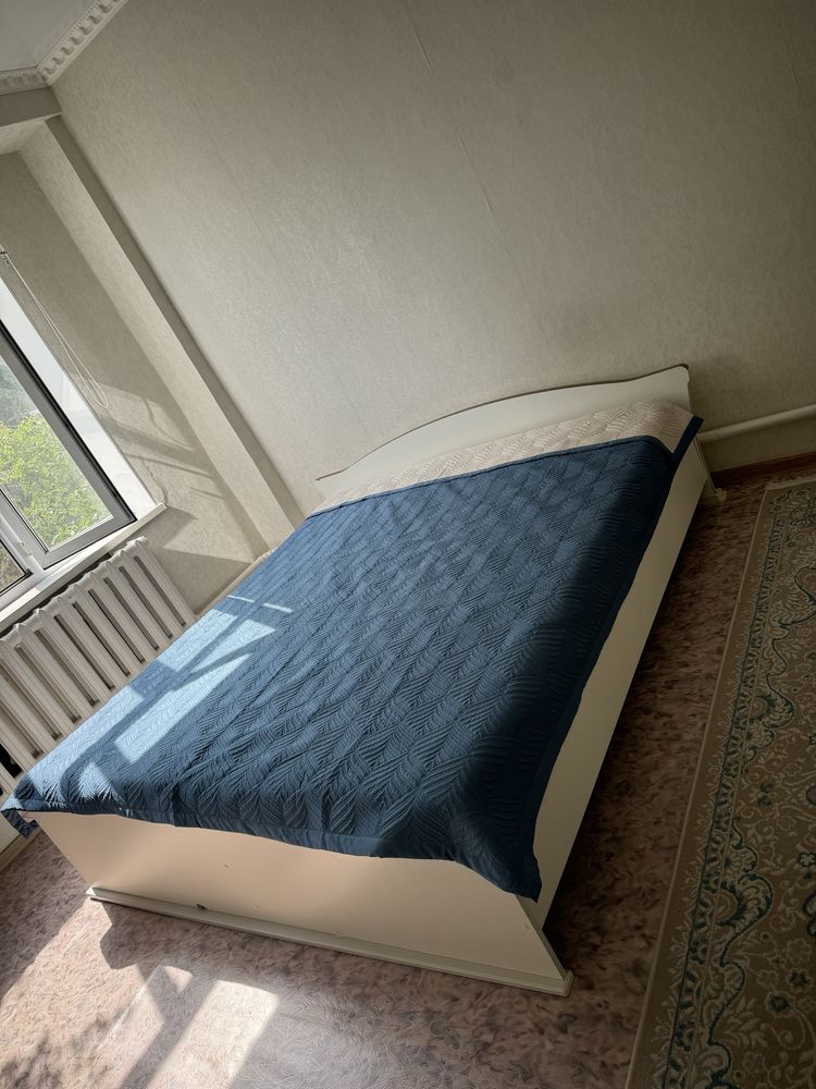 Продам двуспальную кровать