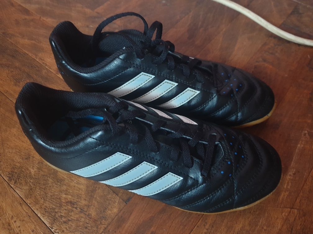 Adidasi fotbal, Adidas Classic