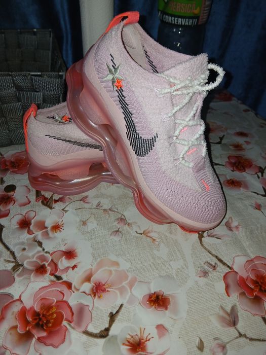 Adidaşi dama noi probaţi doar in casa mărimea 39