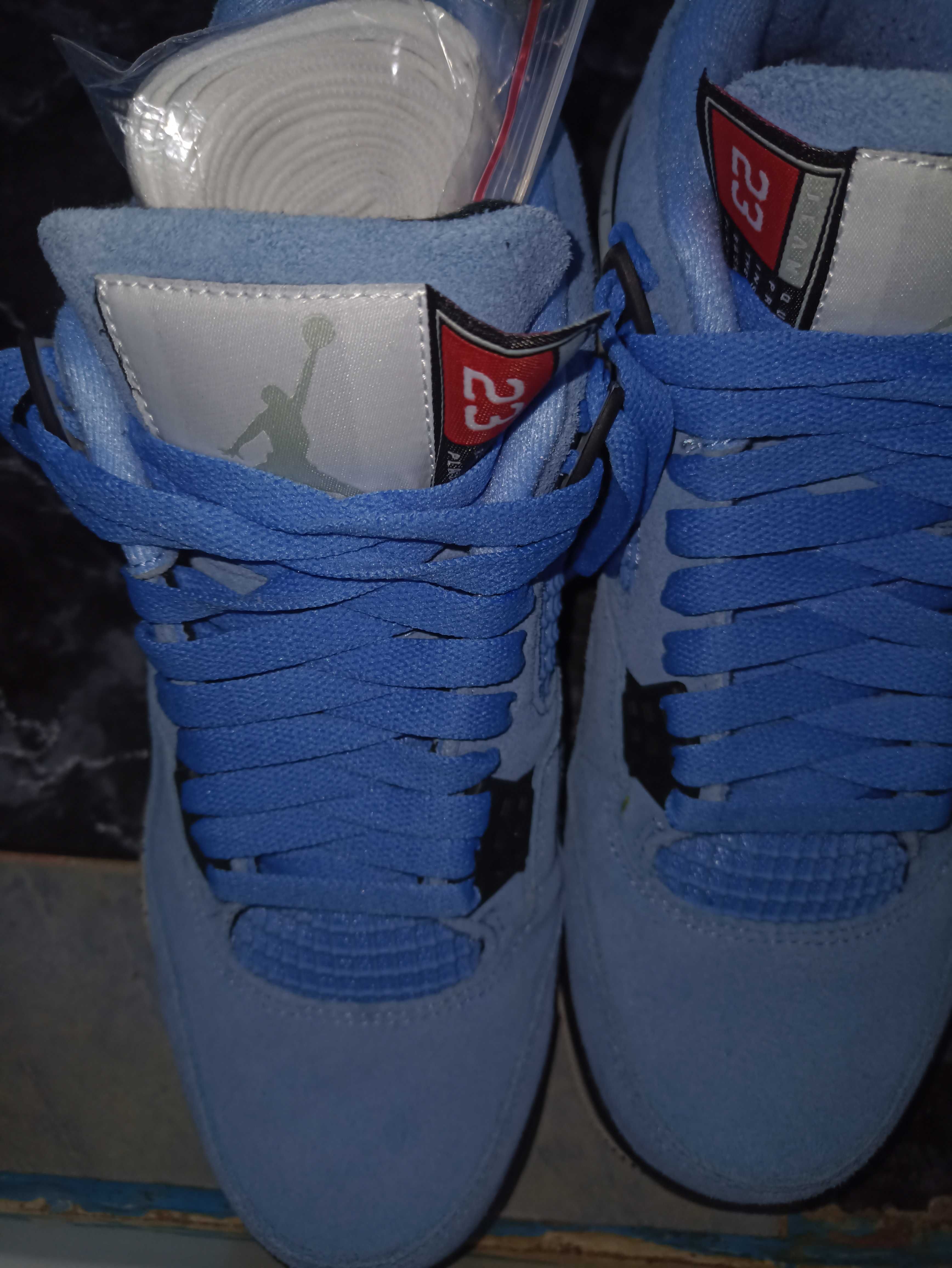 Adidași Jordan 4 university blue