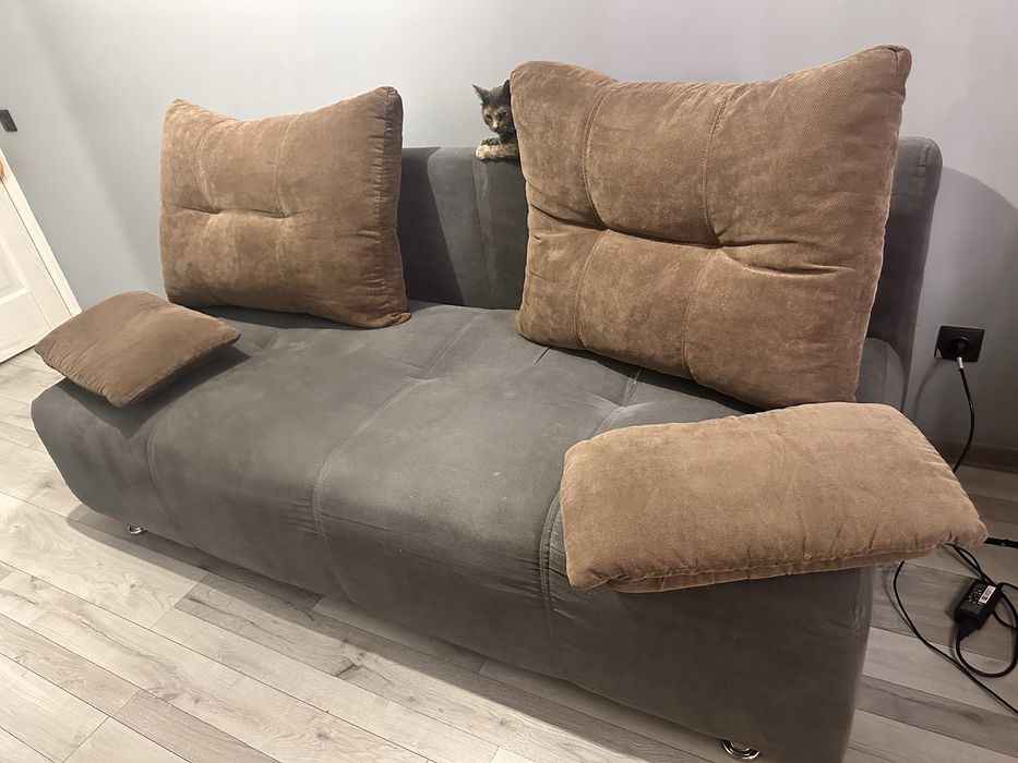 Продам диван б/у. Самовывоз.