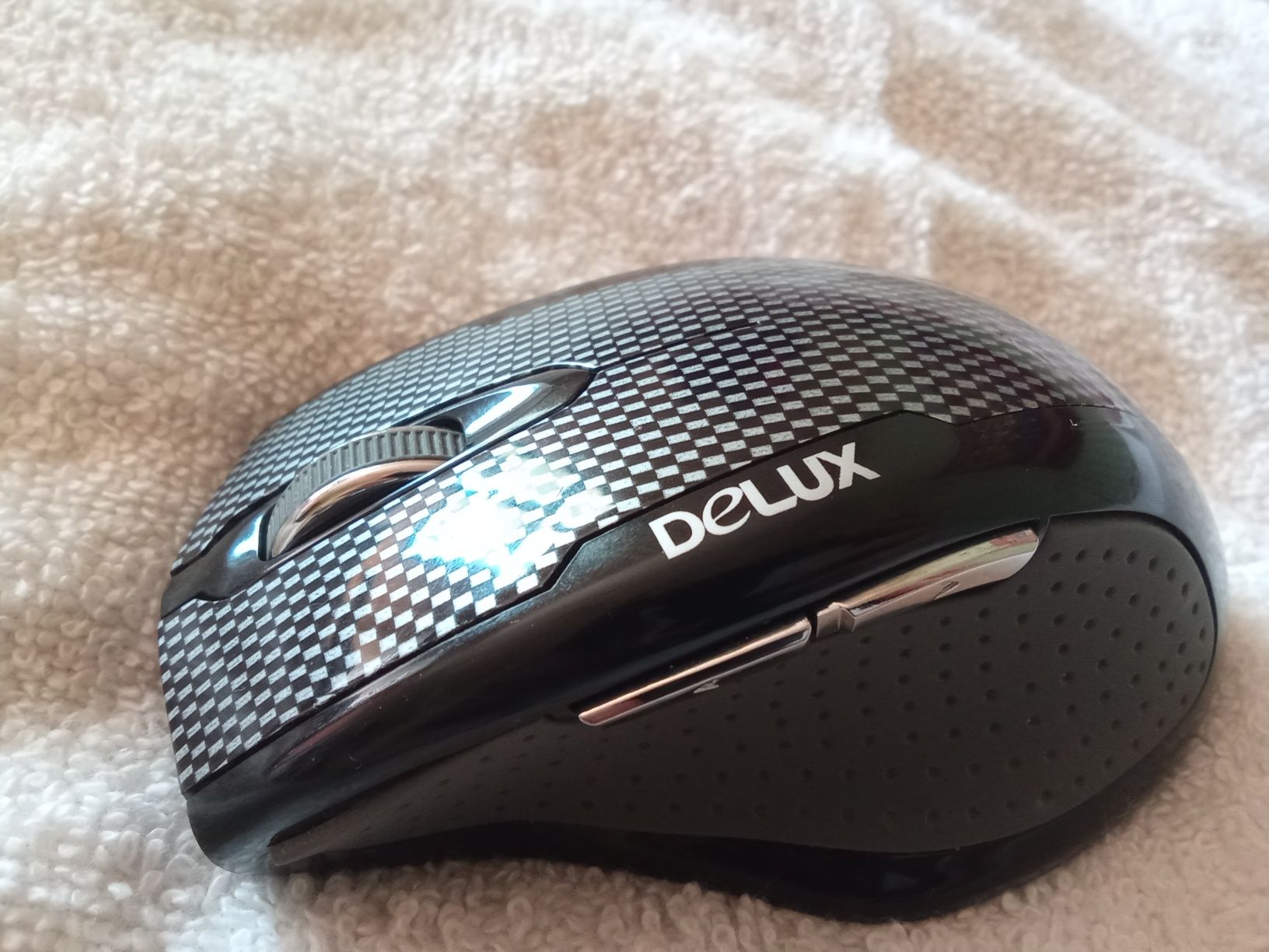 Мишка delux M525